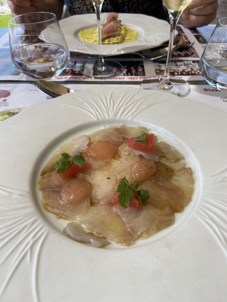Carpaccio de poisson et melon servi chez Georges Blanc